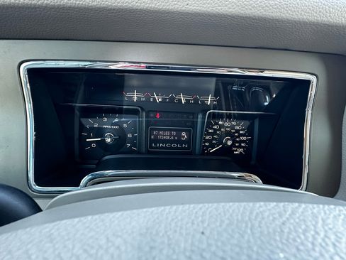 Used 2012 Lincoln Navigator 2WD image 49