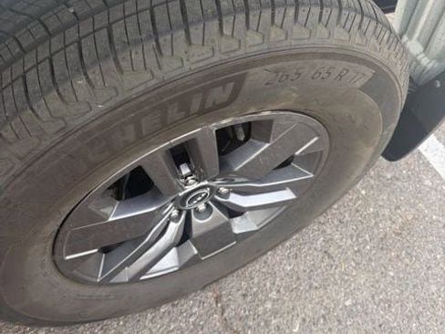 Used 2025 Nissan Frontier SV w/ SV Convenience Package image 8