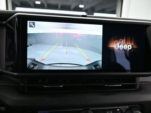 Used 2024 Jeep Gladiator Sport image 17