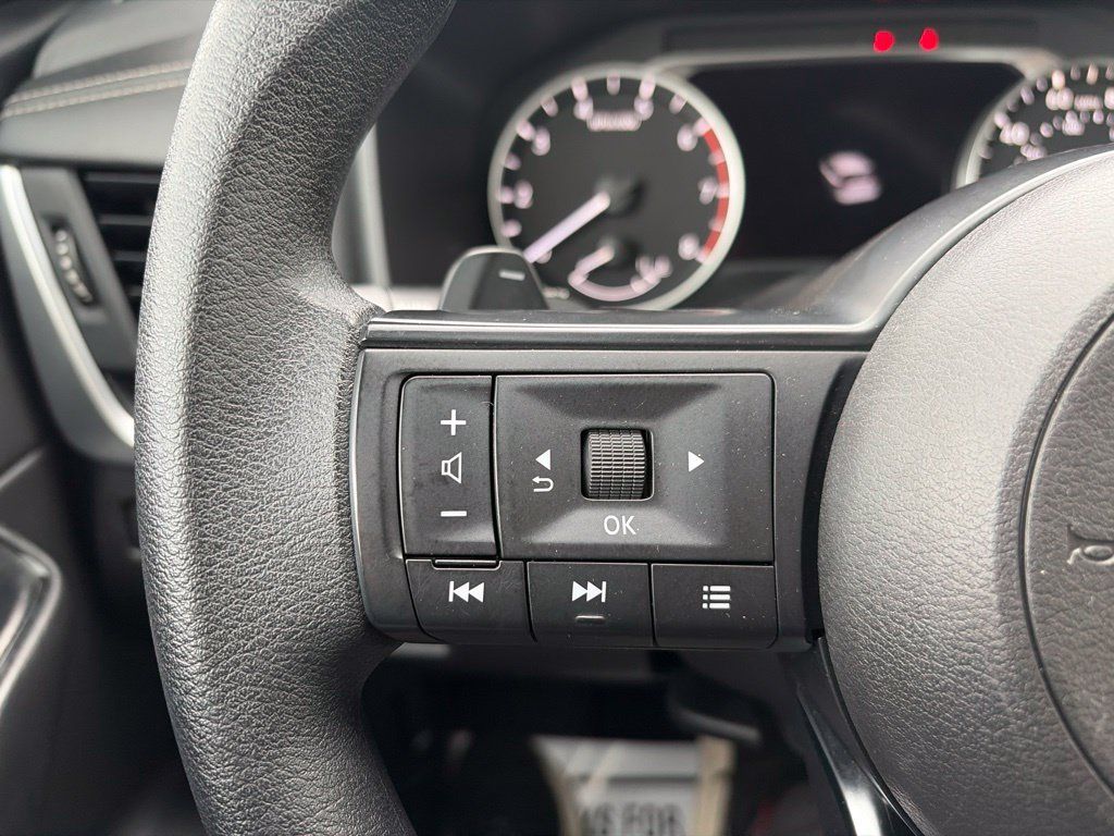 Used 2024 Nissan Rogue S AWD/4WD image 25