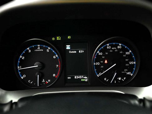 Used 2017 Toyota RAV4 XLE image 28