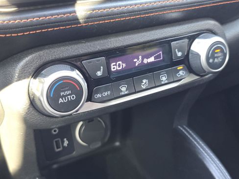Used 2019 Nissan Kicks SR w/ SR Premium Package FWD image 18