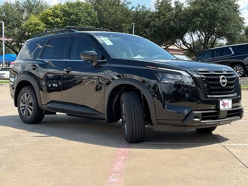 New 2025 Nissan Pathfinder SV w/ Black Appearance Package image 4