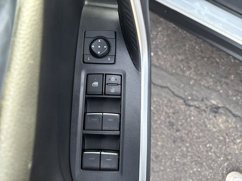 Used 2022 Toyota RAV4 Limited image 17