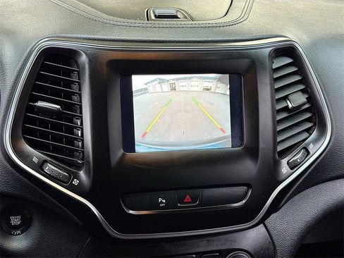 Used 2020 Jeep Cherokee Latitude Plus image 21