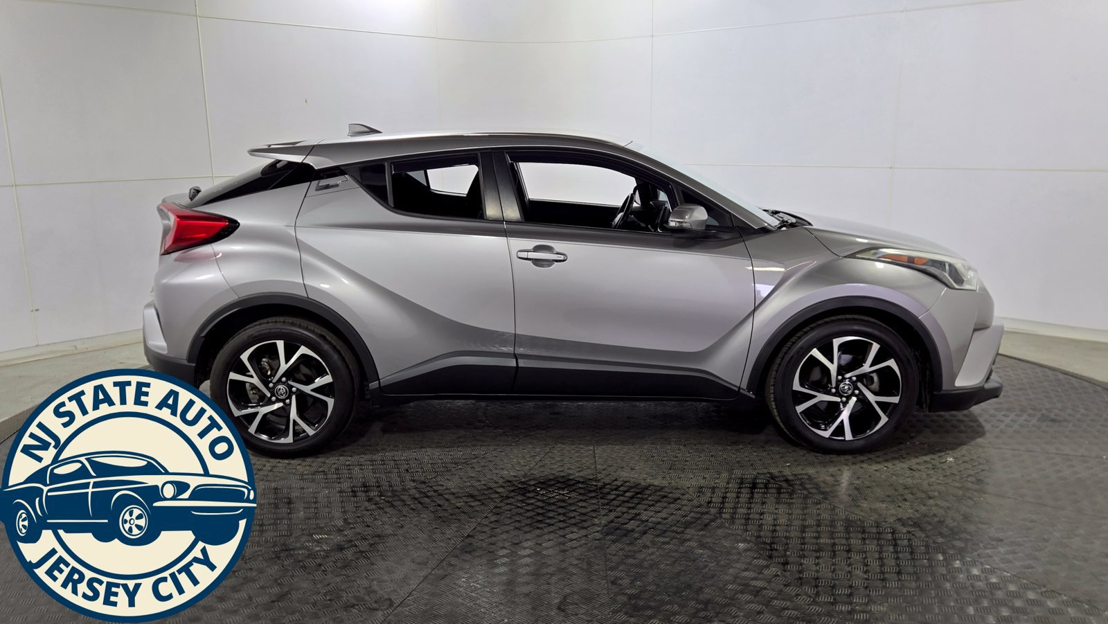 Used 2018 Toyota C-HR XLE FWD image 8