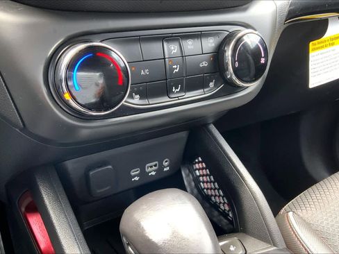 Used 2022 Chevrolet TrailBlazer RS FWD image 33