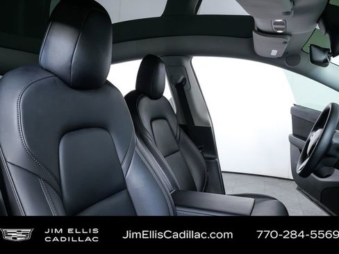 Used 2022 Tesla Model Y Long Range image 18