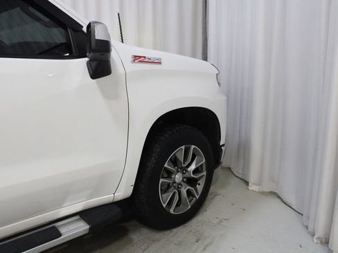 Used 2022 Chevrolet Silverado 1500 LT AWD/4WD image 26
