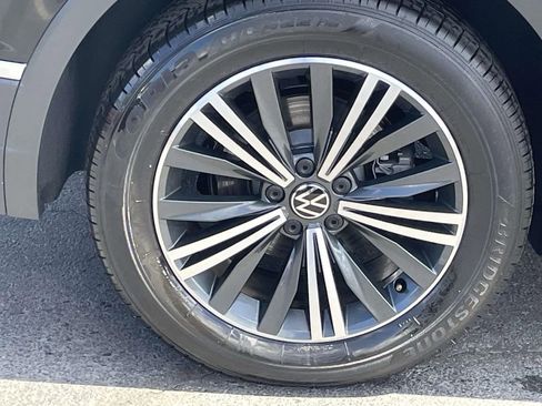 Used 2024 Volkswagen Tiguan SE image 12