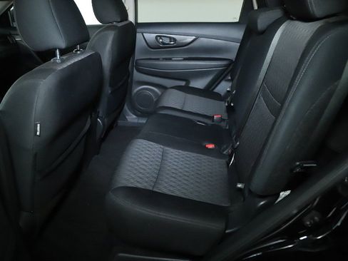 Used 2019 Nissan Rogue SV image 11