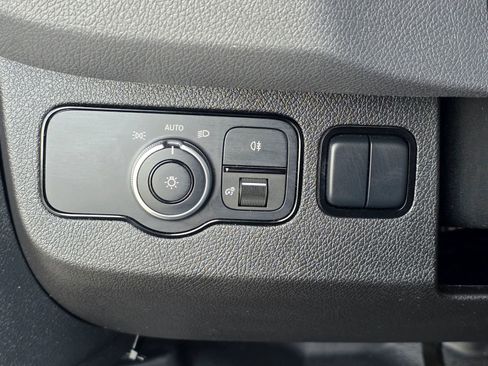Used 2021 Mercedes-Benz Sprinter 2500 w/ Premium Package image 12
