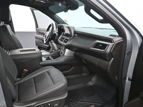 Used 2024 Chevrolet Suburban Z71 w/ Luxury Package image 16