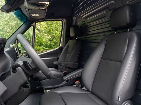 Used 2025 Mercedes-Benz Sprinter 2500 image 22