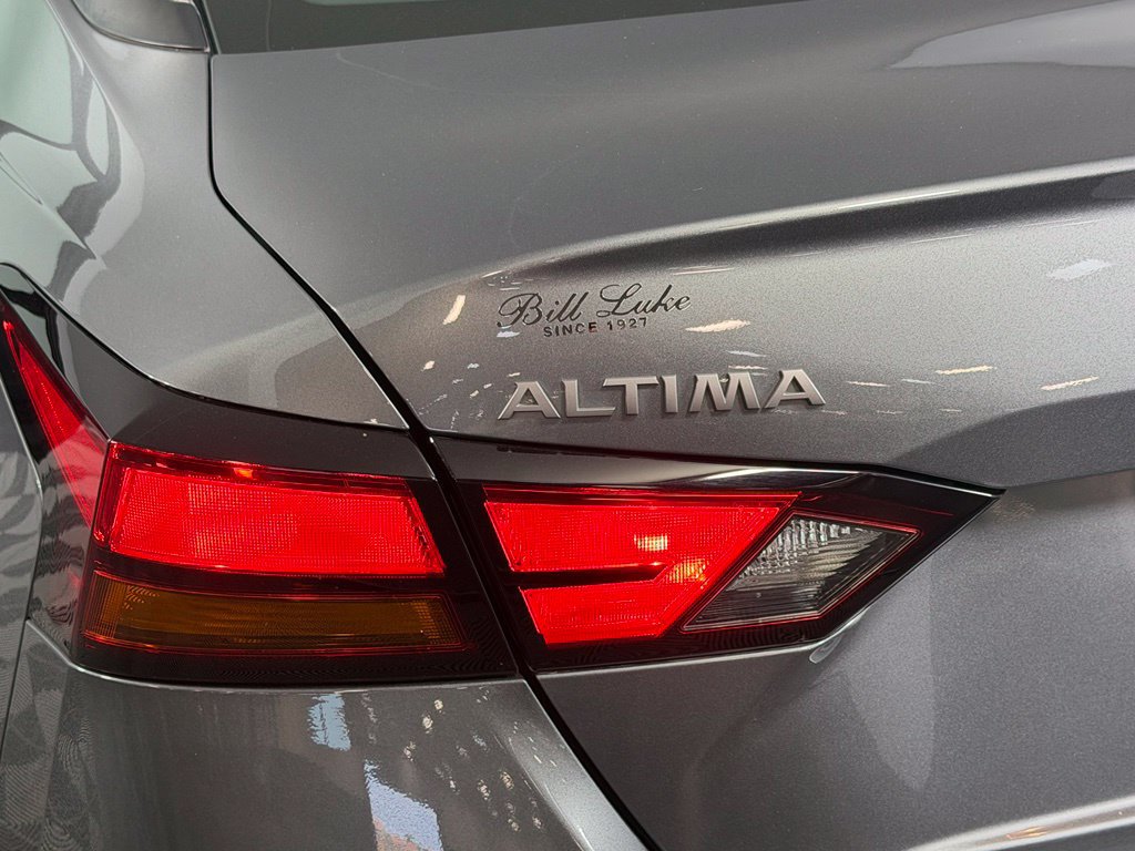 Used 2025 Nissan Altima 2.5 SV FWD image 10