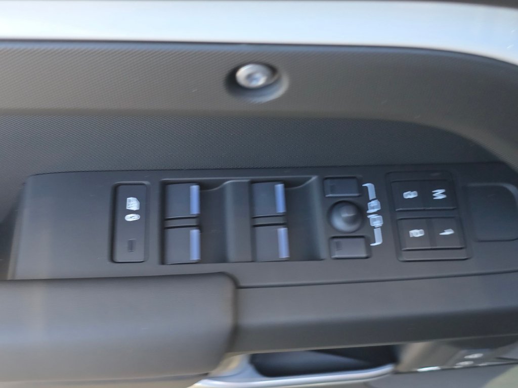 New 2026 Land Rover Defender 110 X-Dynamic SE AWD/4WD image 30