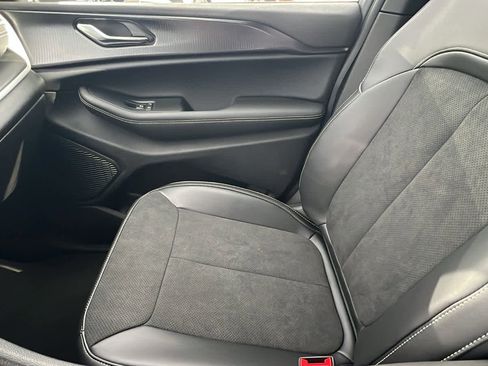 New 2025 Jeep Grand Cherokee Altitude image 12