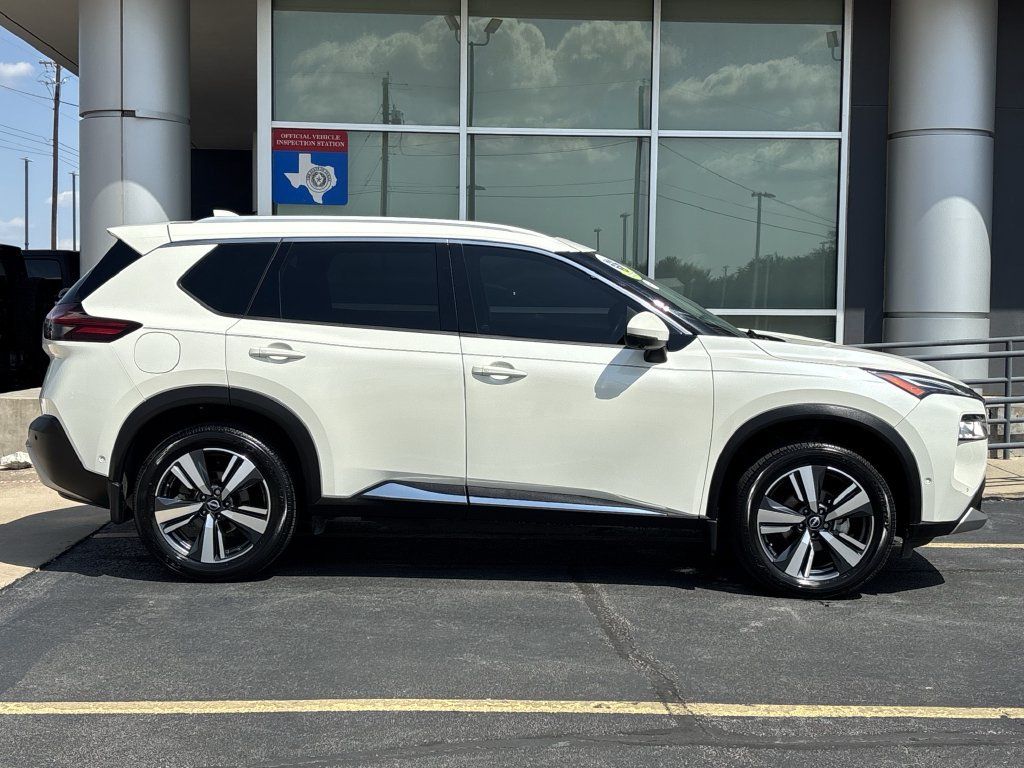 Used 2023 Nissan Rogue Platinum w/ Platinum Premium Package FWD image 2