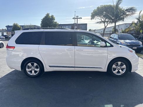 Used 2014 Toyota Sienna LE FWD image 6