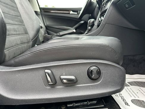 Used 2015 Volkswagen Passat 1.8T SEL Premium FWD image 32