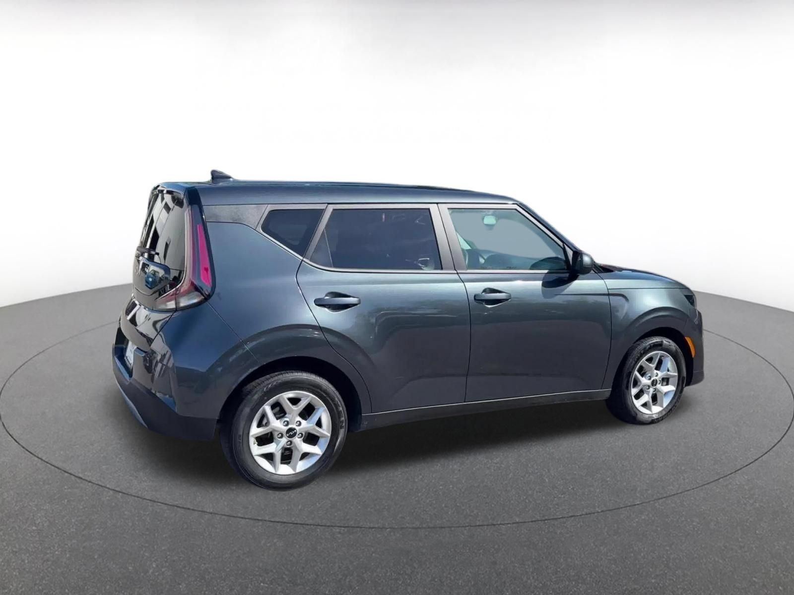 Used 2025 Kia Soul LX w/ LX Technology Package FWD image 12