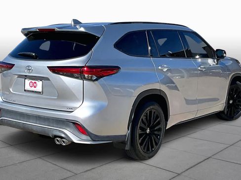Used 2023 Toyota Highlander XSE image 13