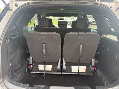 Used 2018 Ford Explorer XLT AWD/4WD image 12