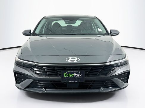 Used 2025 Hyundai Elantra Limited FWD image 2