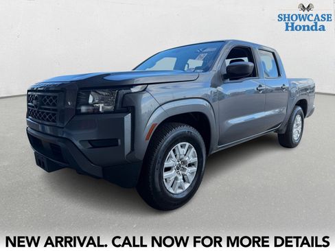 Used 2022 Nissan Frontier SV image 2