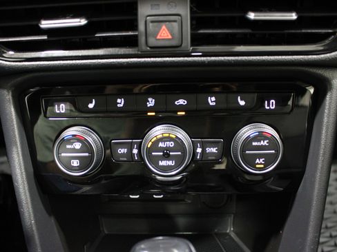 Used 2022 Volkswagen Taos SEL AWD/4WD image 19