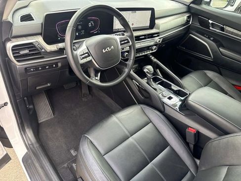 Used 2024 Kia Telluride EX w/ EX Captain's Chair Package FWD image 25