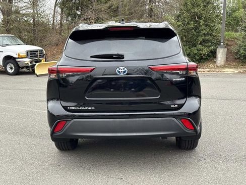 Used 2022 Toyota Highlander XLE image 3