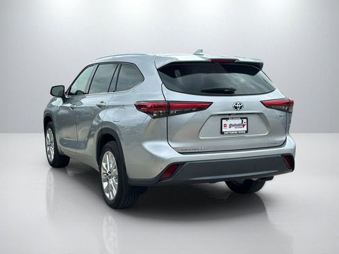 Used 2023 Toyota Highlander Limited AWD/4WD image 7