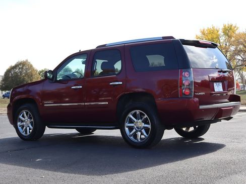 Used 2011 GMC Yukon Denali image 7