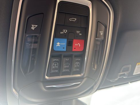New 2026 Jeep Grand Cherokee L Limited w/ Limited Altitude Package AWD/4WD image 30