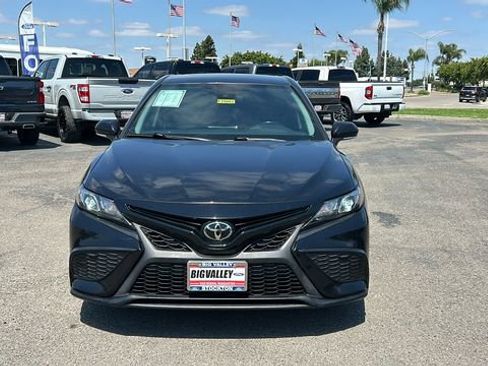 Used 2022 Toyota Camry SE FWD image 9