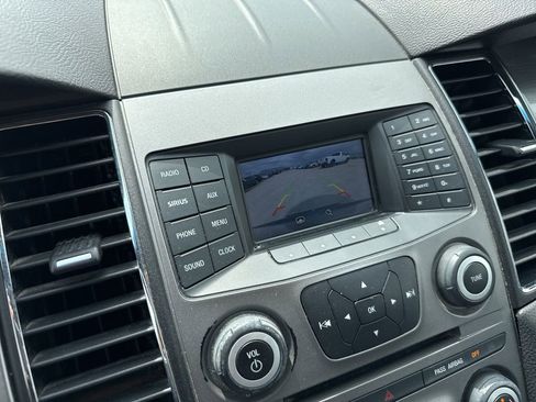 Used 2015 Ford Taurus SEL FWD image 8