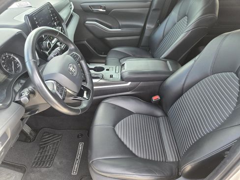 Used 2021 Toyota Highlander XSE FWD image 26