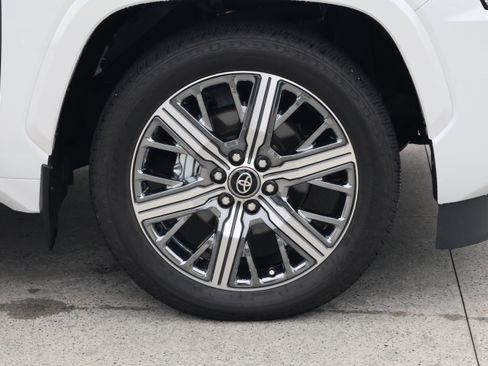 Used 2025 Toyota Sequoia Capstone w/ Tow Technology Package AWD/4WD image 11