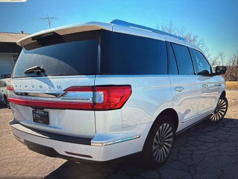 Used 2019 Lincoln Navigator Reserve image 3