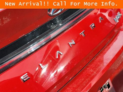 Used 2022 Hyundai Elantra Limited w/ Cargo Package image 7