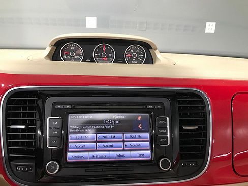 Used 2014 Volkswagen Beetle TDI image 31