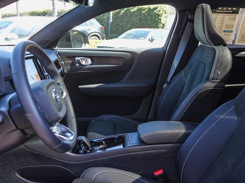 Used 2023 Volvo C40 P8 Recharge Ultimate image 18