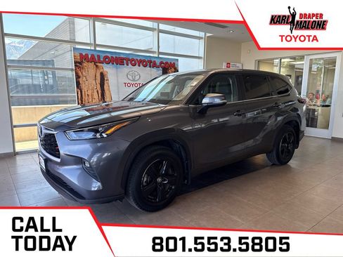 Certified 2024 Toyota Highlander LE AWD/4WD image 1