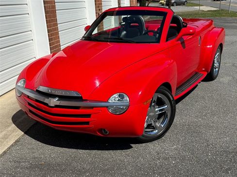Used 2004 Chevrolet SSR w/ Preferred Equipment Group image 12