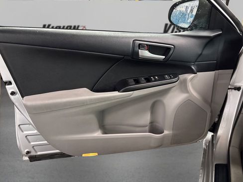 Used 2014 Toyota Camry LE FWD image 23