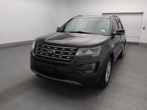 Used 2017 Ford Explorer XLT w/ Equipment Group 202A AWD/4WD image 15