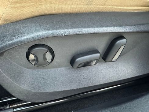 Used 2023 Volkswagen Tiguan SE w/ Panoramic Sunroof Package image 31