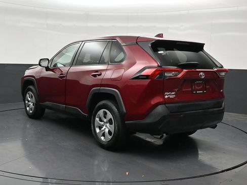 Used 2022 Toyota RAV4 LE FWD image 3