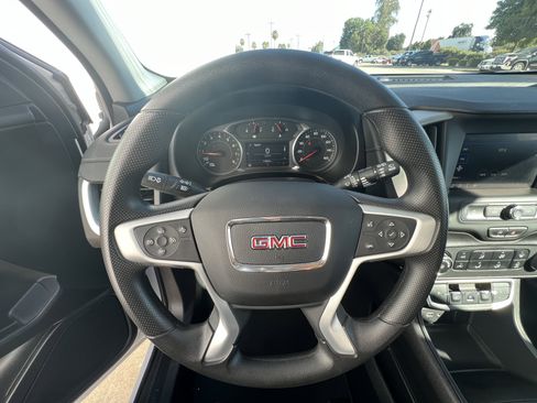 Used 2024 GMC Terrain SLE image 15